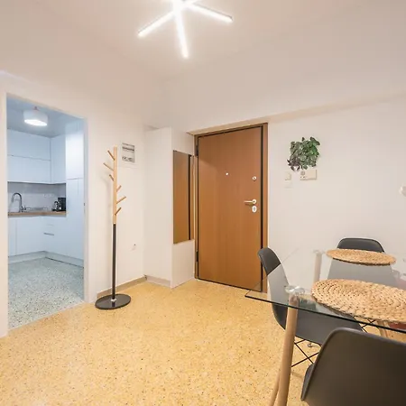Apartment The Business By Cloudkeys Athens